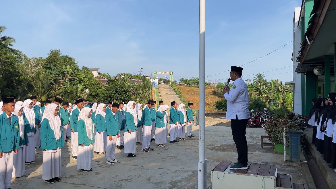 Kepala MTs Negeri 3 Paser Arahkan Asesmen Madrasah Berjalan Tertib Dan Lancar